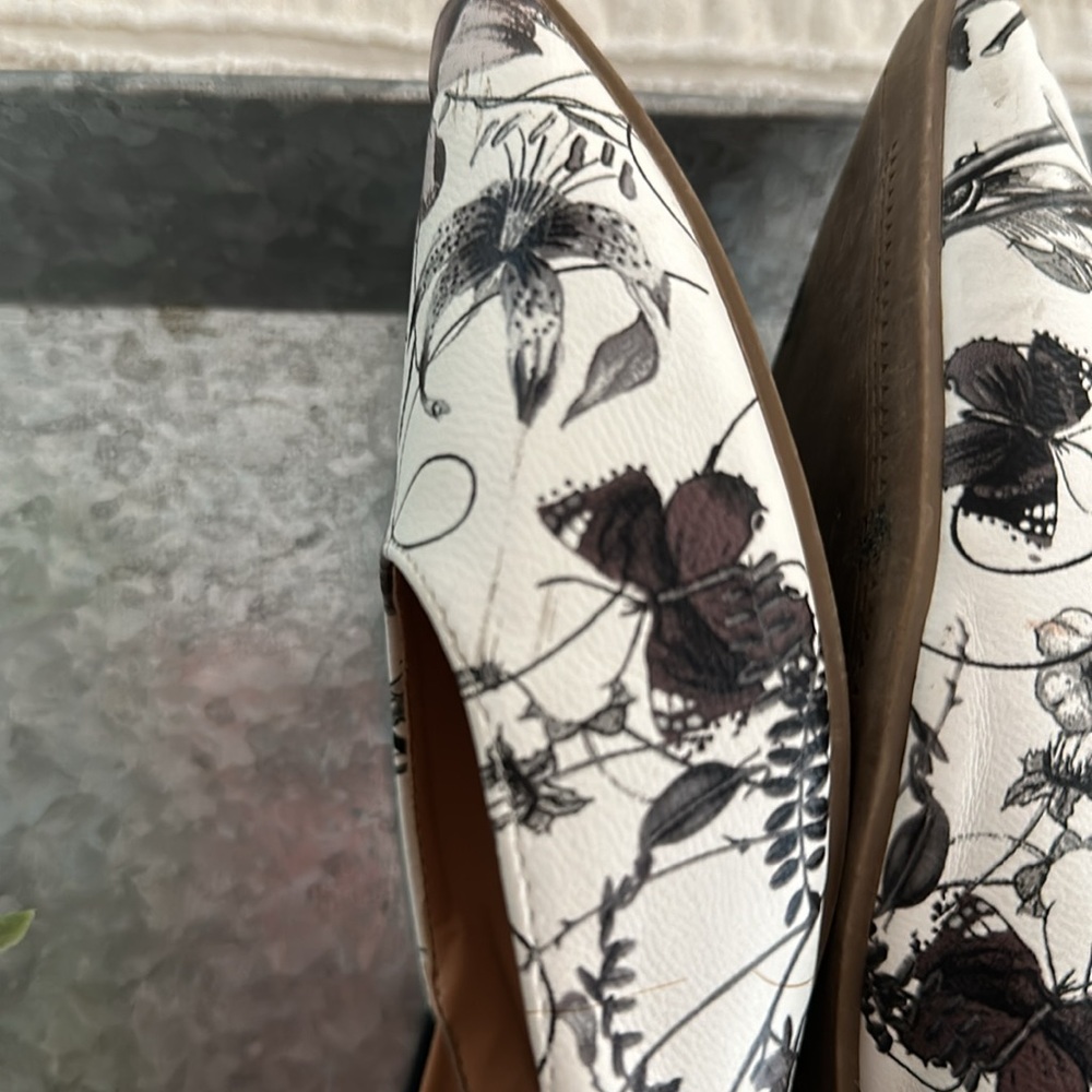FFC NY Black and White Floral Women's Flats - fits as a size 9 (shoe says 10) - Picture 7 of 10
